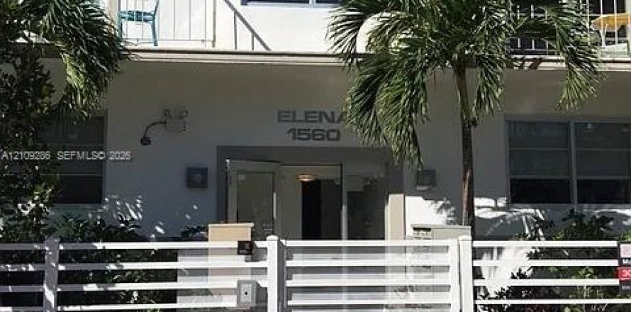 Condominio en Miami Beach, Florida, 1 dormitorio № 2422976