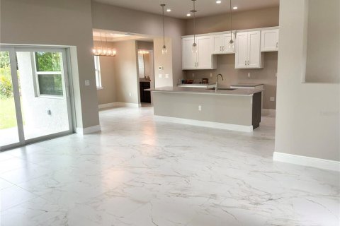 Villa ou maison à vendre à Port Charlotte, Floride: 3 chambres, 150.69 m2 № 2406443 - photo 4
