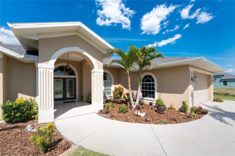 House in Rotonda, Florida 3 bedrooms, 210.98 sq.m. № 1609913 - photo 10