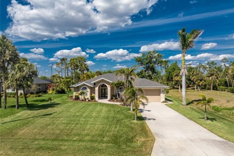 House in Rotonda, Florida 3 bedrooms, 210.98 sq.m. № 1609913 - photo 8