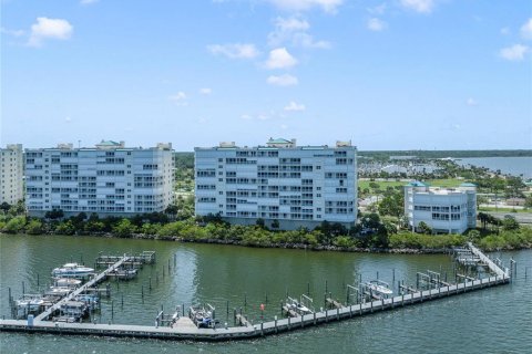 Condominio en venta en Titusville, Florida, 3 dormitorios, 189.99 m2 № 1736520 - foto 3