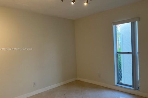 Condo in Oakland Park, Florida, 3 bedrooms  № 1944333 - photo 20