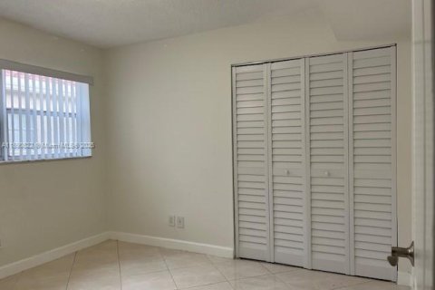 Condo in Oakland Park, Florida, 3 bedrooms  № 1944333 - photo 16