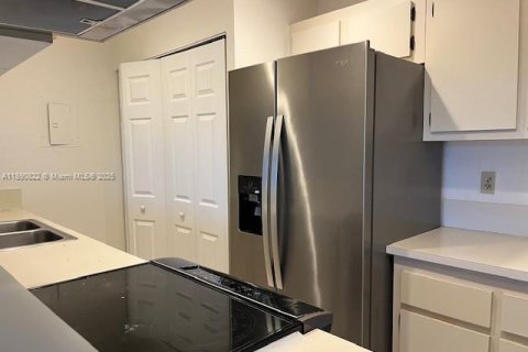 Condo in Oakland Park, Florida, 3 bedrooms  № 1944333 - photo 2