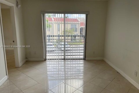 Condo in Oakland Park, Florida, 3 bedrooms  № 1944333 - photo 8
