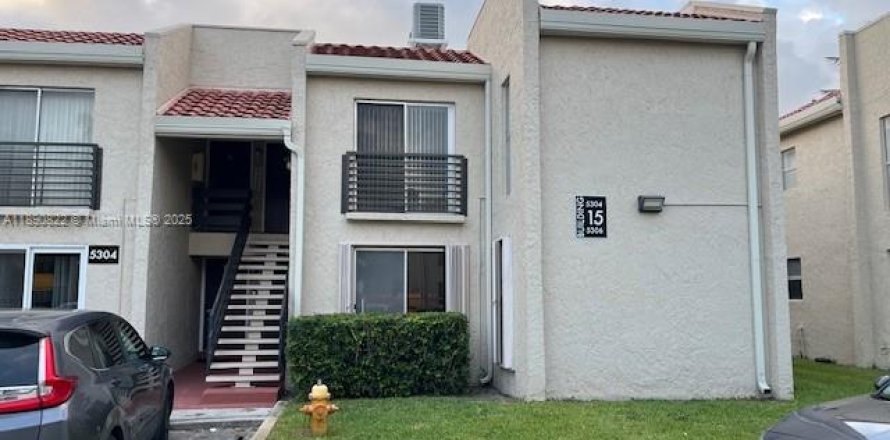 Condo in Oakland Park, Florida, 3 bedrooms № 1944333