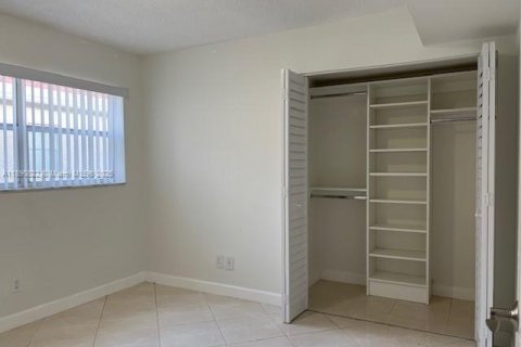 Condo in Oakland Park, Florida, 3 bedrooms  № 1944333 - photo 17