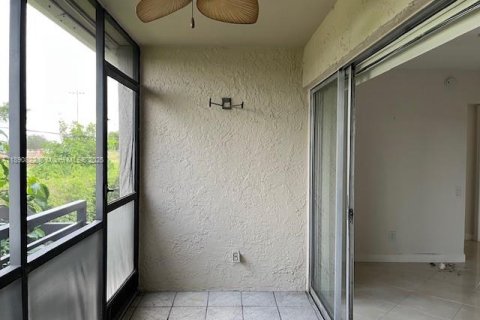 Condo in Oakland Park, Florida, 3 bedrooms  № 1944333 - photo 11
