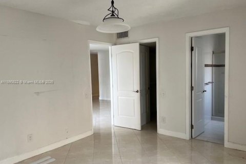 Condo in Oakland Park, Florida, 3 bedrooms  № 1944333 - photo 12