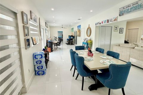 Villa ou maison à vendre à Homestead, Floride: 4 chambres, 222.97 m2 № 1967098 - photo 16