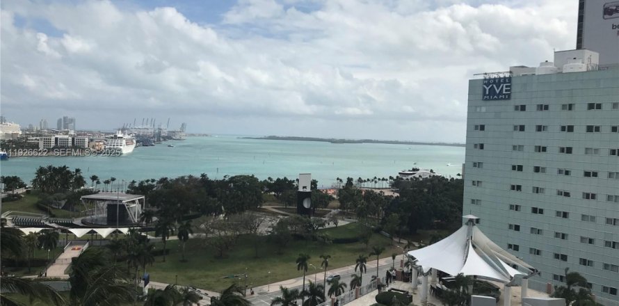 Condo à Miami, Floride, 1 chambre  № 1986528