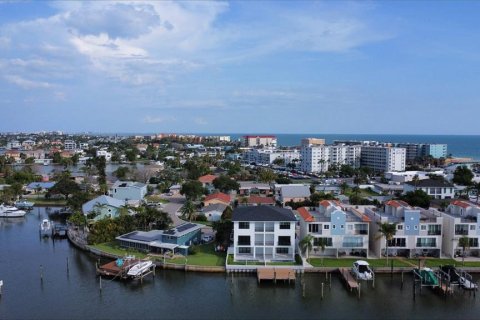 Touwnhouse à vendre à Redington Shores, Floride: 4 chambres, 169.08 m2 № 1570991 - photo 5