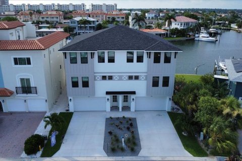 Touwnhouse à vendre à Redington Shores, Floride: 4 chambres, 169.08 m2 № 1570991 - photo 1