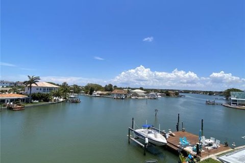 Touwnhouse à vendre à Redington Shores, Floride: 4 chambres, 169.08 m2 № 1570991 - photo 2