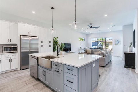 Touwnhouse à vendre à Redington Shores, Floride: 4 chambres, 169.08 m2 № 1570991 - photo 12