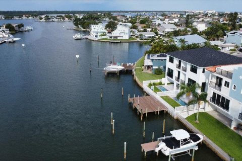 Touwnhouse à vendre à Redington Shores, Floride: 4 chambres, 169.08 m2 № 1570991 - photo 4