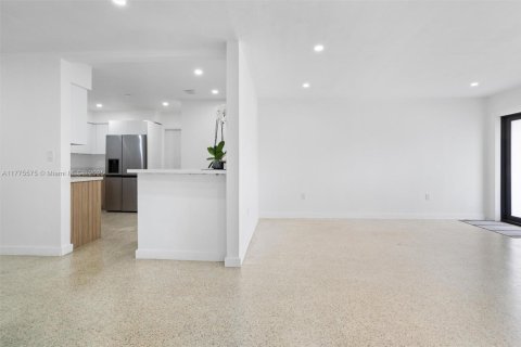 Commercial property in Miami, Florida 165.46 sq.m. № 1714729 - photo 27