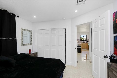 Commercial property in Miami, Florida 165.46 sq.m. № 1714729 - photo 16
