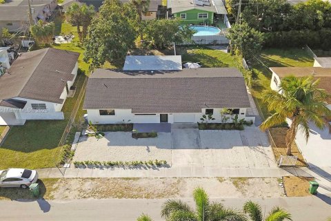 Commercial property in Miami, Florida 165.46 sq.m. № 1714729 - photo 5