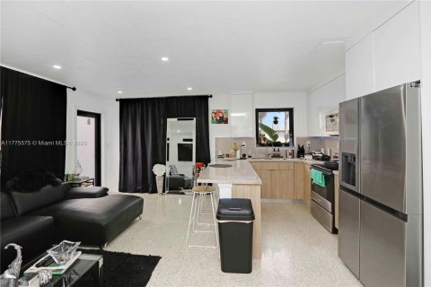 Commercial property in Miami, Florida 165.46 sq.m. № 1714729 - photo 13