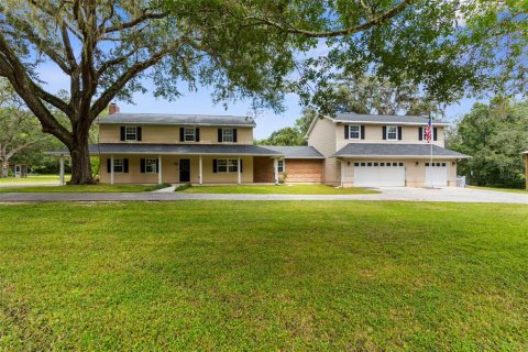 House in Brooksville, Florida 4 bedrooms, 322.93 sq.m. № 1903602 - photo 1