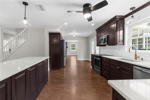 House in Brooksville, Florida 4 bedrooms, 322.93 sq.m. № 1903602 - photo 14