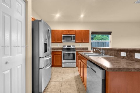 Купить виллу или дом в Хомстед, Флорида 4 спальни, 130.06м2, № 2015196 - фото 10