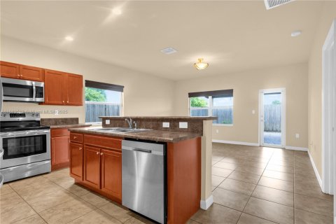 Купить виллу или дом в Хомстед, Флорида 4 спальни, 130.06м2, № 2015196 - фото 11