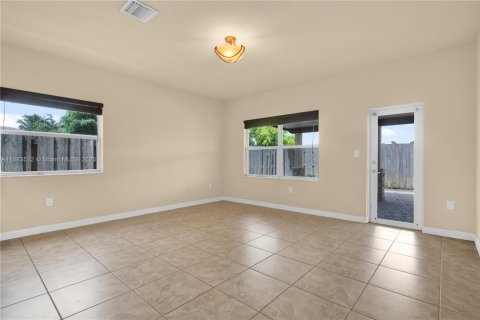 Купить виллу или дом в Хомстед, Флорида 4 спальни, 130.06м2, № 2015196 - фото 5
