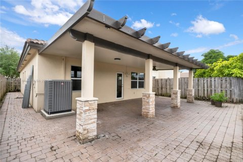 Купить виллу или дом в Хомстед, Флорида 4 спальни, 130.06м2, № 2015196 - фото 30