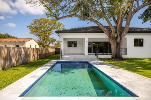 House in Biscayne Park, Florida 4 bedrooms, 163.69 sq.m. № 1841121 - photo 3