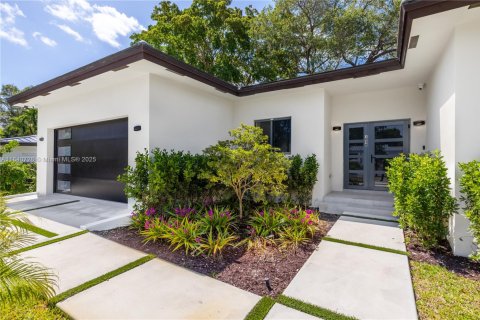 House in Biscayne Park, Florida 4 bedrooms, 163.69 sq.m. № 1841121 - photo 17
