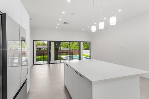 House in Biscayne Park, Florida 4 bedrooms, 163.69 sq.m. № 1841121 - photo 29