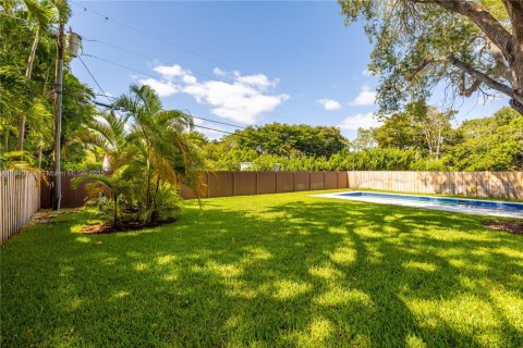 House in Biscayne Park, Florida 4 bedrooms, 163.69 sq.m. № 1841121 - photo 11
