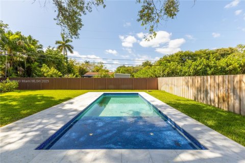 House in Biscayne Park, Florida 4 bedrooms, 163.69 sq.m. № 1841121 - photo 7