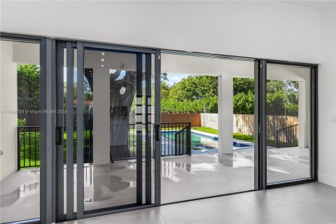 House in Biscayne Park, Florida 4 bedrooms, 163.69 sq.m. № 1841121 - photo 22