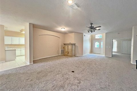 House in Clermont, Florida 3 bedrooms, 185.15 sq.m. № 1755502 - photo 8
