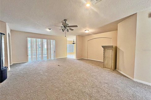 House in Clermont, Florida 3 bedrooms, 185.15 sq.m. № 1755502 - photo 6