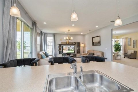 Villa ou maison à vendre à Port St. Lucie, Floride: 4 chambres, 235.41 m2 № 2270388 - photo 11
