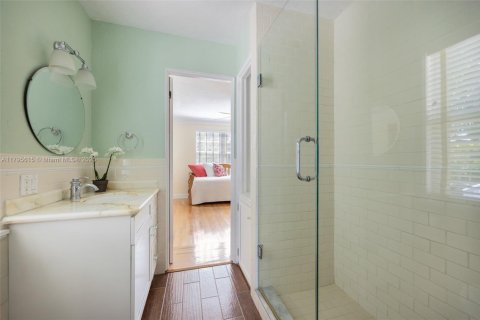 House in Miami, Florida 5 bedrooms, 319.96 sq.m. № 1742039 - photo 29