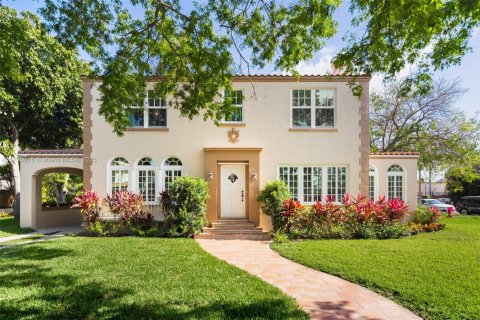 House in Miami, Florida 5 bedrooms, 319.96 sq.m. № 1742039 - photo 1