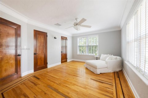 House in Miami, Florida 5 bedrooms, 319.96 sq.m. № 1742039 - photo 24