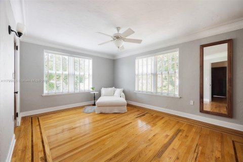 House in Miami, Florida 5 bedrooms, 319.96 sq.m. № 1742039 - photo 25