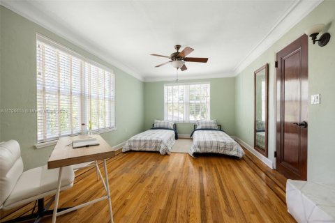 House in Miami, Florida 5 bedrooms, 319.96 sq.m. № 1742039 - photo 26
