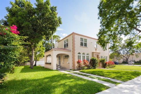 House in Miami, Florida 5 bedrooms, 319.96 sq.m. № 1742039 - photo 3