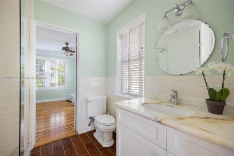 House in Miami, Florida 5 bedrooms, 319.96 sq.m. № 1742039 - photo 28