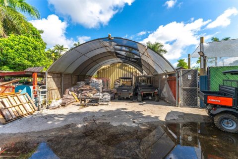 Commercial property in Miami, Florida № 1928032 - photo 30