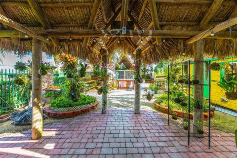 Commercial property in Miami, Florida № 1928032 - photo 20