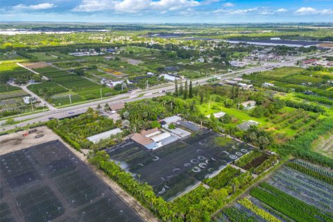 Commercial property in Miami, Florida № 1928032 - photo 12