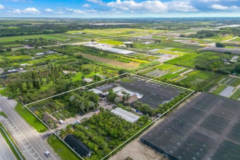 Commercial property in Miami, Florida № 1928032 - photo 9